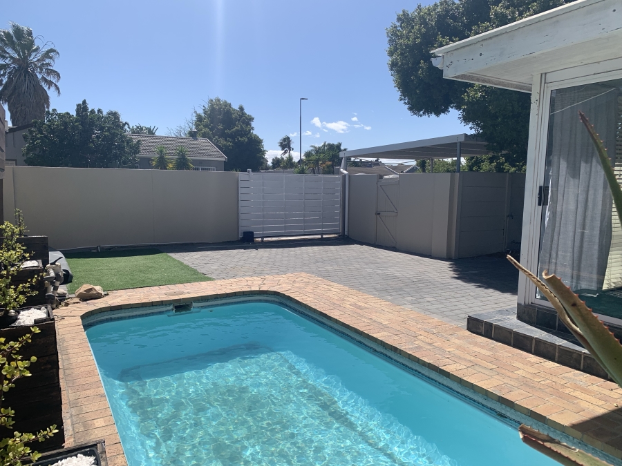 2 Bedroom Property for Sale in Table View Western Cape